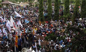 Ketika Walikota Dahlan “Dicari” Ayu Ting Ting