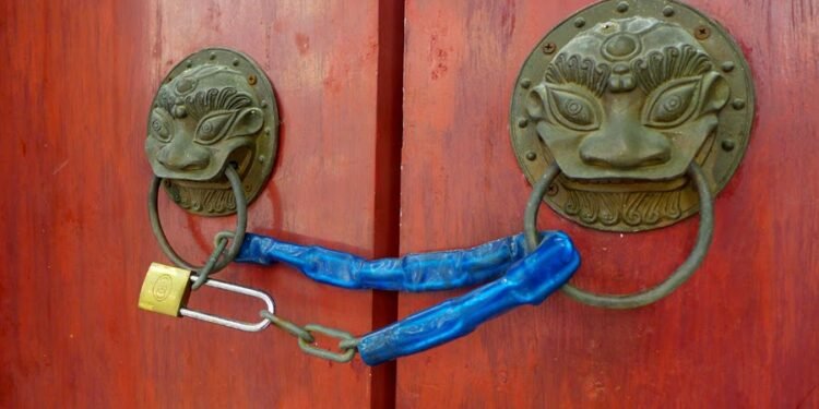 Si Kurang Waras di Depan Masjid Abrar