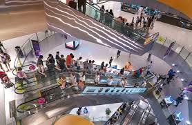 Begini Kebiasaan Orang Asli Singapura di Eskalator