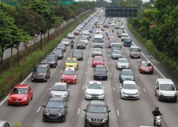 Padat Merayap: Jam Sibuk di Jalan Tol Singapura