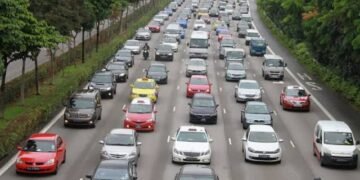 Padat Merayap: Jam Sibuk di Jalan Tol Singapura