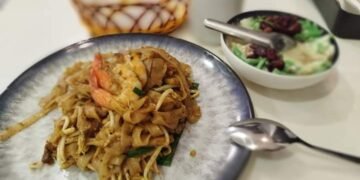 Kisah dalam Sepiring Char Kway Teow: dan perbedaan melangit antara dolar dan ringgit