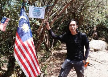 “Ketika Pulang dengan Sepatu Bersih”