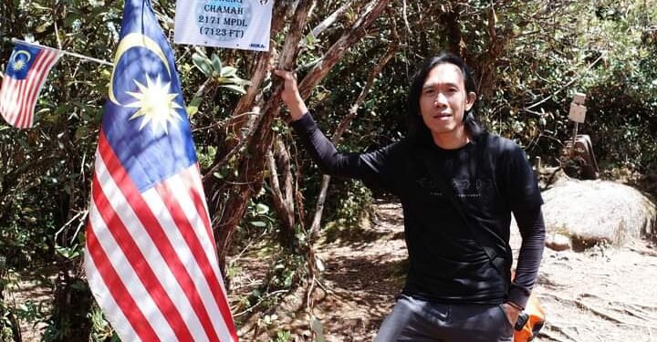 “Ketika Pulang dengan Sepatu Bersih”