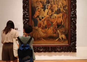 Mikroskop di Pameran Lukisan