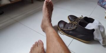 Gadis China yang Tidak pernah Pakai Alas Kaki