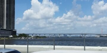 Pintarnya Johor Mendulang Untung dari Singapura