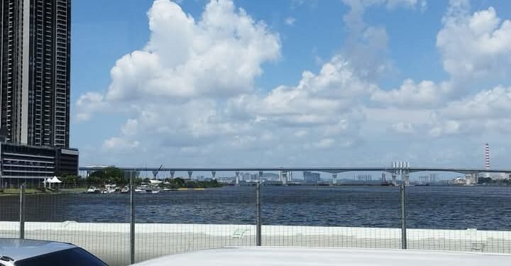 Pintarnya Johor Mendulang Untung dari Singapura