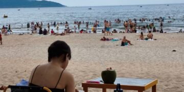 Manajemen Tua Vs Muda: di dua toko grosir battery
